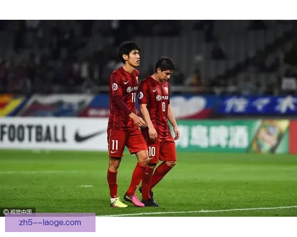 中国男足主场憾负日本错失晋级机会引发球迷热议 中国男足主场憾负日本错失晋级机会引发球迷热议